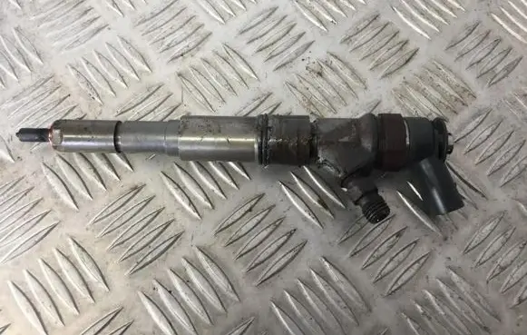 BMW 1 E81 E87 Fuel injector 0445110209 7794435