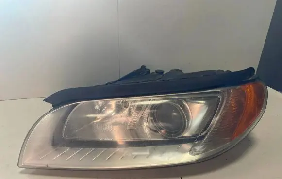 Volvo V70 Headlight/headlamp 31214170 6337100000