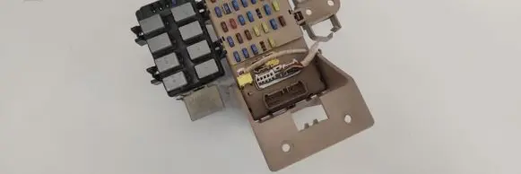 Subaru Outback Fuse module 82201AG010 307100