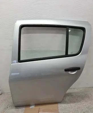 Dacia Sandero Rear door