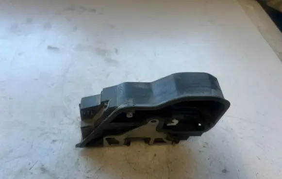 BMW X3 E83 Rear door lock 7154629