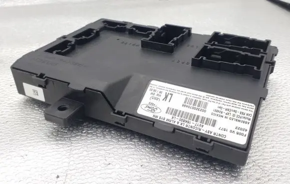 Ford Fiesta Comfort/convenience module AV1T15K600LK F005V01577 002320070496