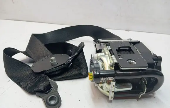 Mercedes-Benz CLS C218 X218 Front seatbelt 621933200E