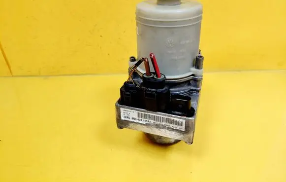 Skoda Fabia Mk1 (6Y) Power steering pump 6Q0423155AH 6Q0423371A