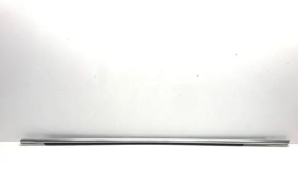 Volvo XC90 Front door glass trim molding 30753850