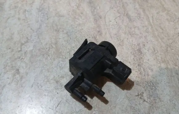 Audi A6 S6 C5 4B Turbo solenoid valve 1J0906283A