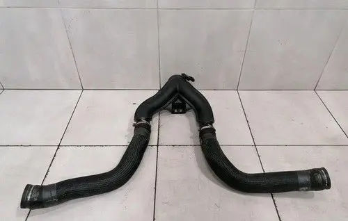 Maserati GranTurismo Turbo air intake inlet pipe/hose 670039354