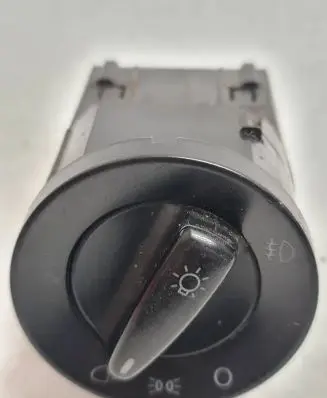 Volkswagen Golf IV Light switch 1C0941531 04052030