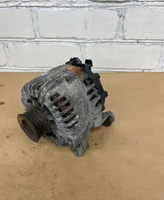BMW 3 E90 E91 Generator/alternator 7799180 TG15C093 2543390A