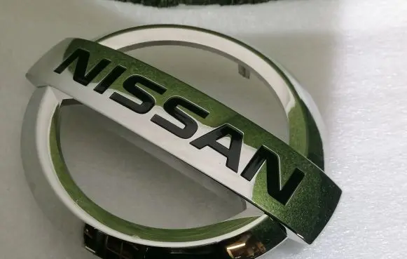 Manufacturer badge logo/emblem