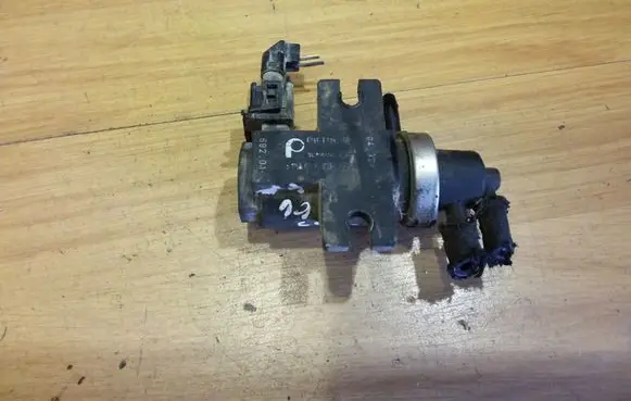 Volkswagen Golf III Turbo solenoid valve 1H0906627 72190320