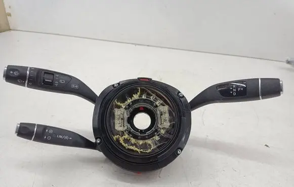 Wiper turn signal indicator stalk/switch