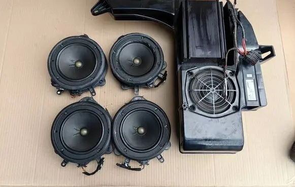 Audi A4 S4 B7 8E 8H Subwoofer speaker 8E9035382