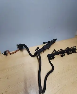 BMW 5 F10 F11 Fuel injector wires 73400141C1D