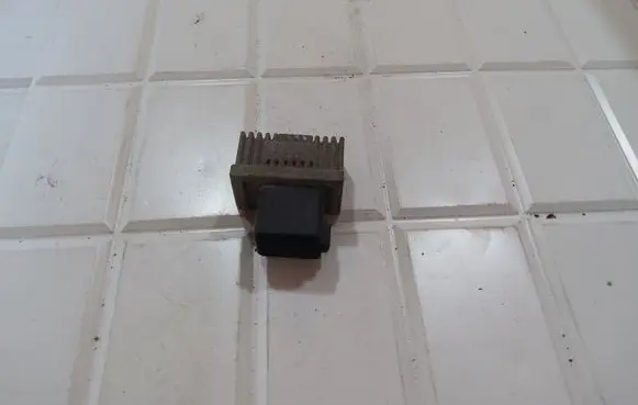 Glow plug pre-heat relay
