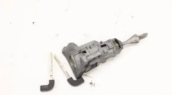 Volkswagen PASSAT B8 Front door lock (next to the handle) 5780945