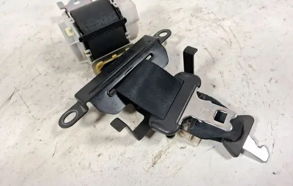 Toyota Corolla Verso AR10 Middle seatbelt (rear) H073811 7D6680 263572