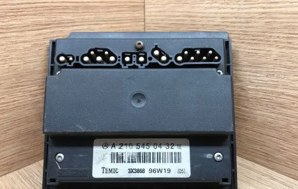 Mercedes-Benz E W210 Other control units/modules A2105450432 96W19 3X3868