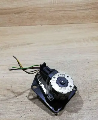 Opel Vectra C Air flap motor/actuator 657102JD