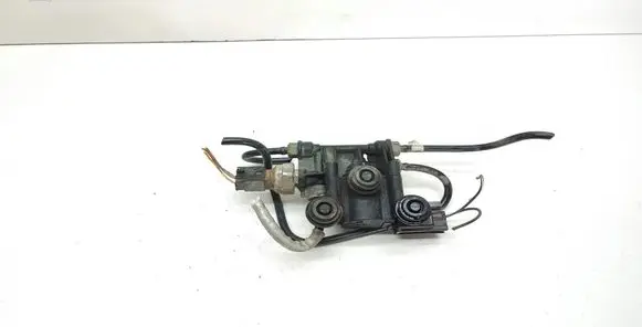 Land Rover Discovery 3 - LR3 Air suspension control unit module (rear) RVH000046