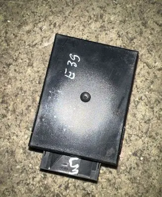 BMW 5 E39 Air suspension control unit module (rear) 37141092396