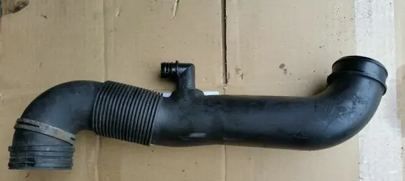 Volkswagen Transporter - Caravelle T5 Turbo air intake inlet pipe/hose 7H0129615D