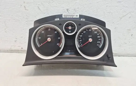 Opel Zafira B Speedometer (instrument cluster) 13308989