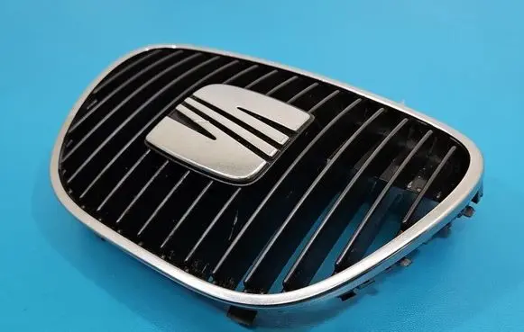 Seat Ibiza III (6L) Front bumper upper radiator grill 6L0853654 IMPRK1590485