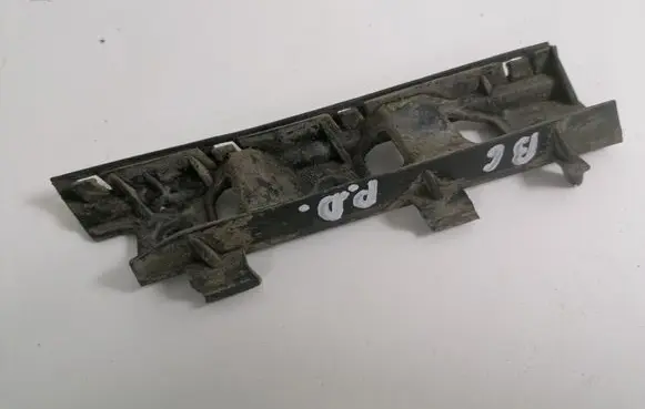 Volkswagen PASSAT B6 Front bumper mounting bracket 3C0807184