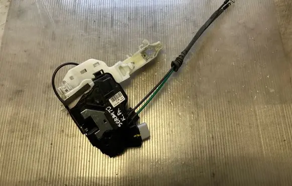 KIA Sorento Front door lock 5210SXM0C0 00387