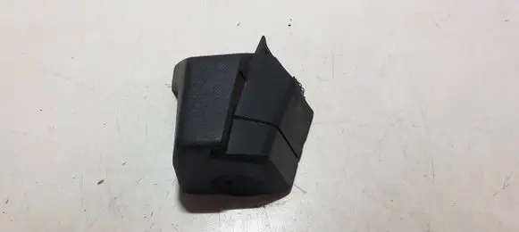 Volvo XC70 Seat belt trim 