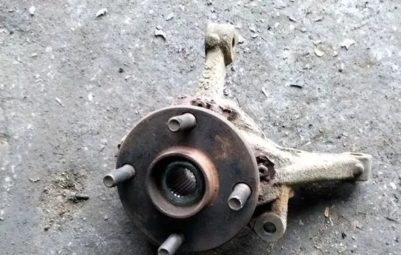 Toyota Yaris Front wheel hub spindle knuckle