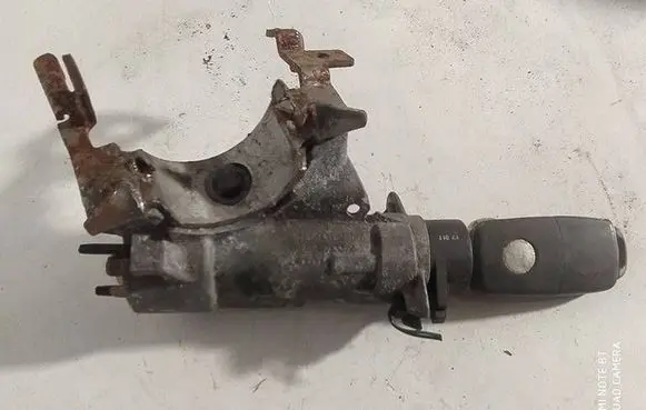 Volkswagen PASSAT B5 Ignition lock 4B0905851A