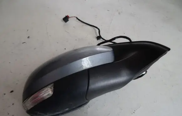 Volkswagen Tiguan Manual wing mirror 