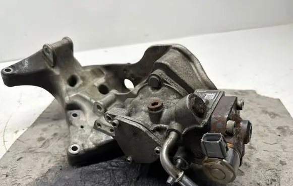 Volvo V60 Fuel injection high pressure pump 31401103