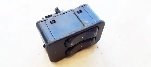 Opel Zafira A Electric window control switch 90561088 13363201