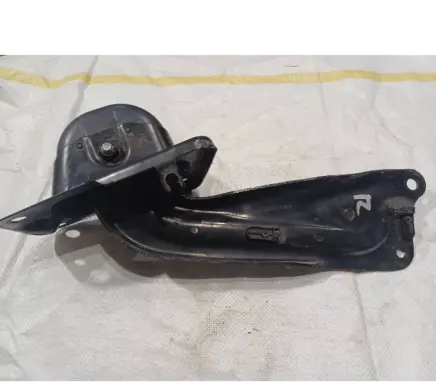Volkswagen PASSAT B8 Rear upper control arm/wishbone 1K0505130L