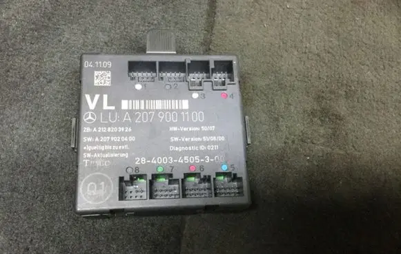 Mercedes-Benz E C207 W207 Door control unit/module A2079001100