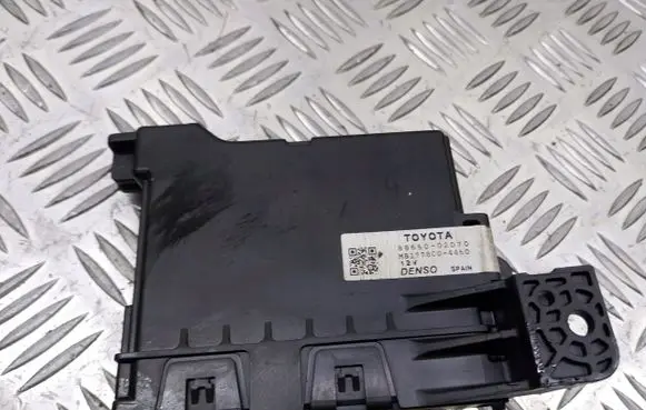 Toyota Auris E180 Air conditioner control unit module 88650-02D70