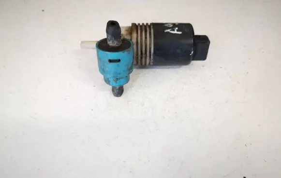 Volkswagen PASSAT B4 Windscreen/windshield washer pump 1h6955651