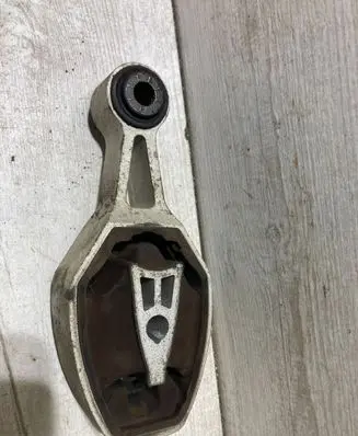 Citroen C3 Engine mount bracket 9810221880
