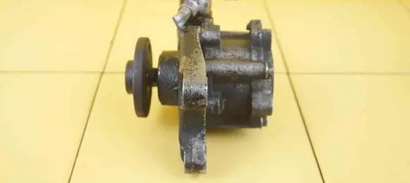 BMW 3 E90 E91 Power steering pump 7527747