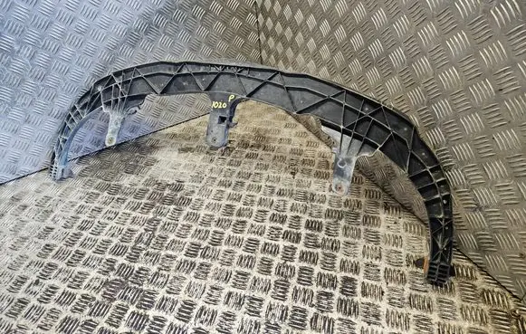 Front bumper mounting bracket