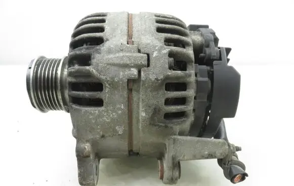 Volkswagen Polo IV 9N3 Generator/alternator 0124515022 045903023A