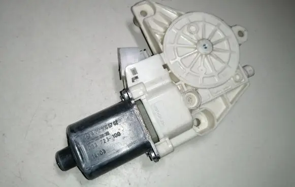 Mercedes-Benz E W212 Front door window regulator motor A2129066702 0130822636