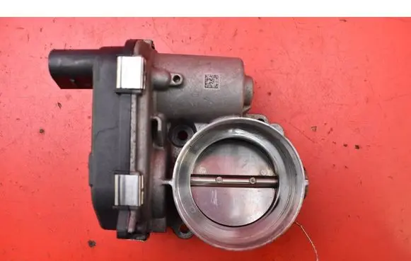 Skoda Octavia 985 Throttle body valve 04E133062T