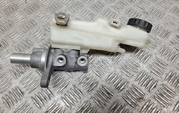 Toyota Auris 150 Master brake cylinder 4720109300 4720109500 0204255239