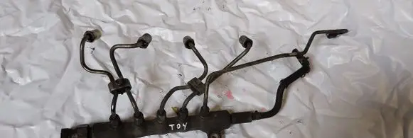 Toyota Avensis T250 Fuel distributor 