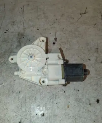 Mercedes-Benz C AMG W204 Front door window regulator motor A2048200142