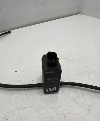 Hyundai i30 Windscreen/windshield washer pump 985101W000